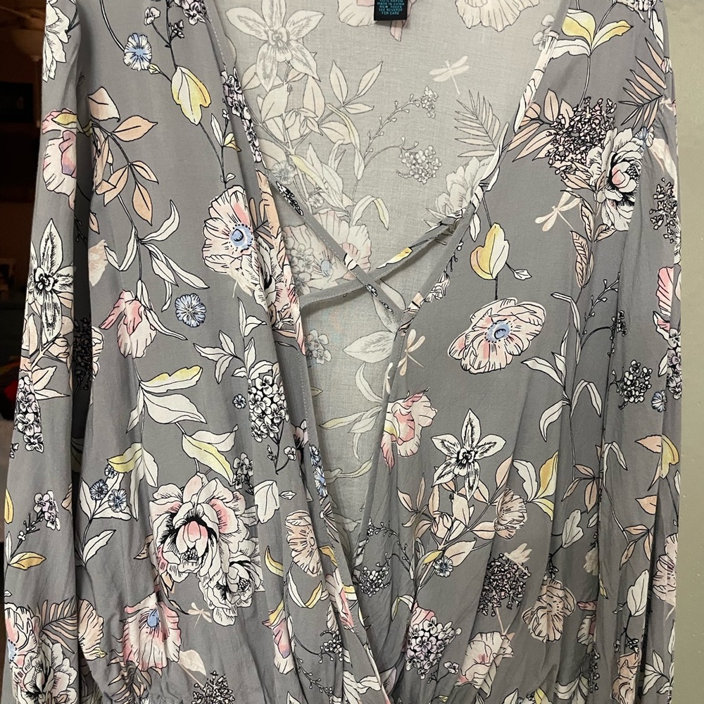Rue21 Floral Print Blouse in Gray and Pink